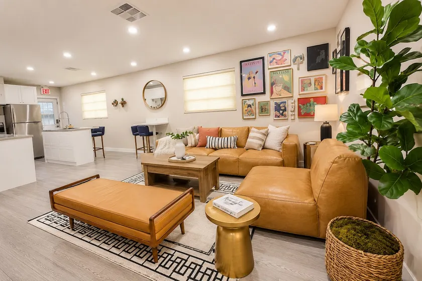 Stylish 2BR Escape Near Beach & Attractions - Image 1