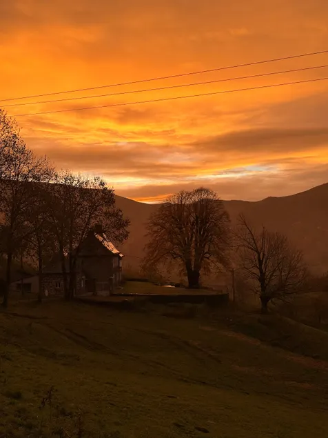 Warm cottage, between Salers and Puy Mary! - Image 1