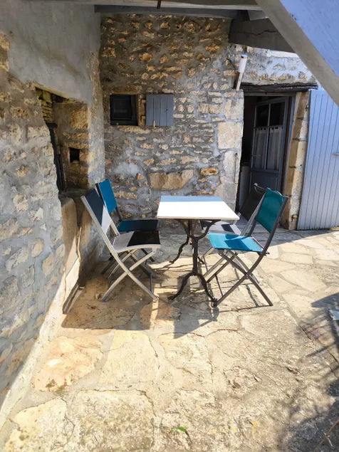 Small house with character. - Image 1