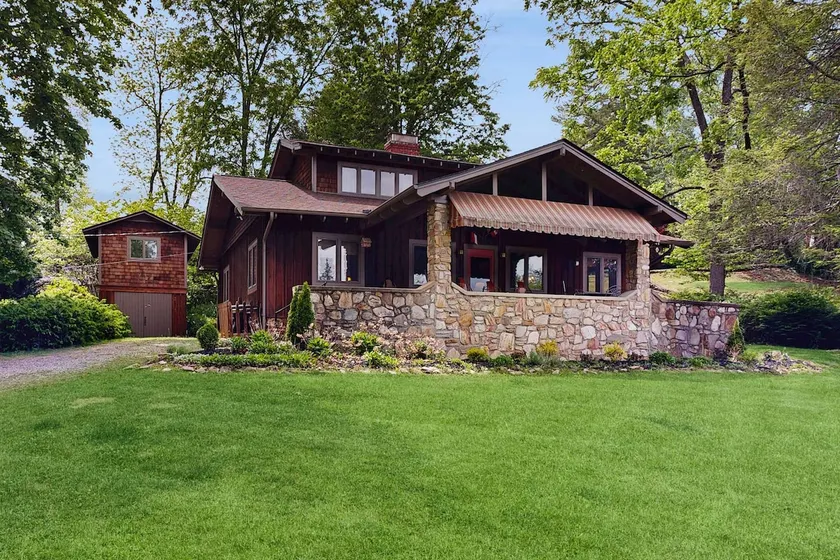 Two-story House - shared pool, WiFi, full kitchen - Image 1