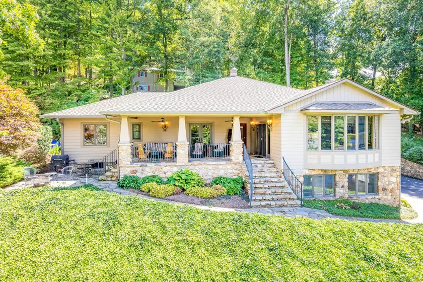 Lakefront mountain home, WiFi, kitchen, AC - Image 1