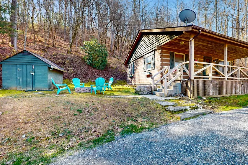 Cozy Dog-Friendly Mountain Log Cabin w/Free WiFi, - Image 1