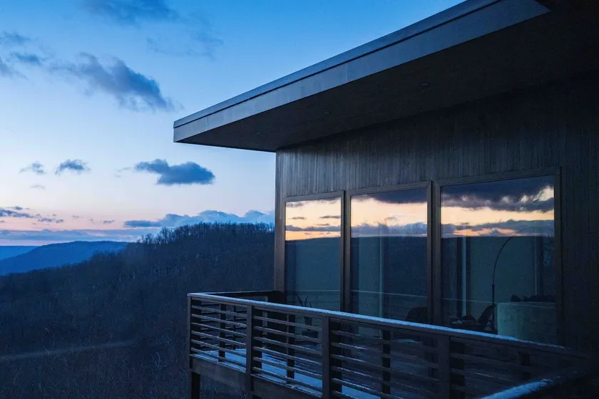Window Rock | Jackson Point · Modern Bluff Retreat - Image 1