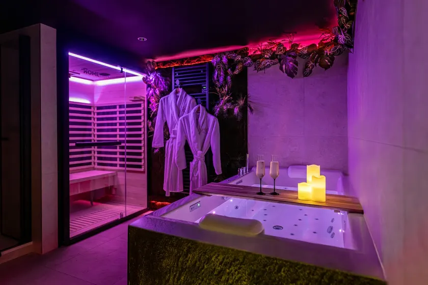 L'After Plume - Spa Sauna - Love Room Tours centre - Image 1