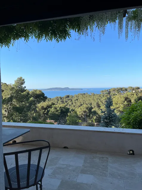 Apartment with sea view and pool - Image 1