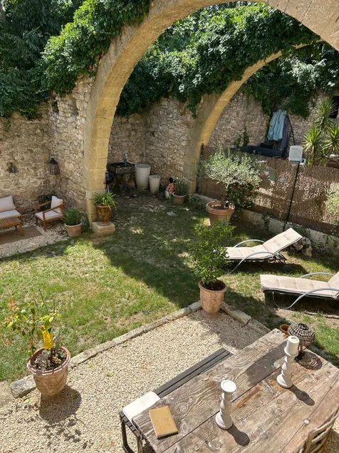 Small house in an old farmhouse - Image 1
