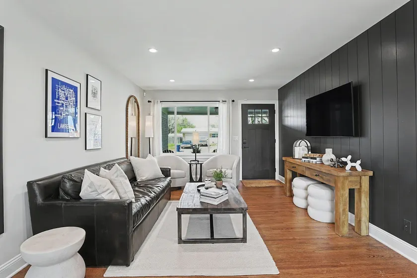 Family Friendly W/ Fire Pit, Pool Table, & More! - Image 1