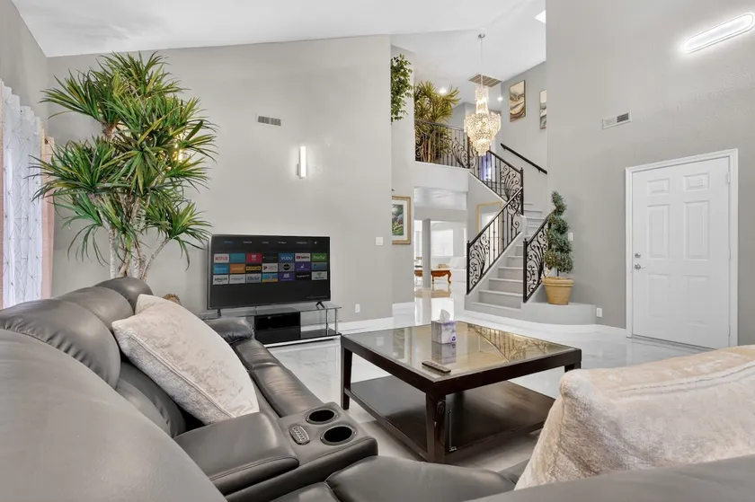 Premium 8BR Arcadia Stay – for Big Groups! - Image 1