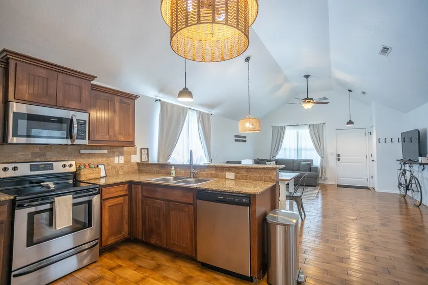 Coler Craftsman - Your home base in Bentonville! - Image 1