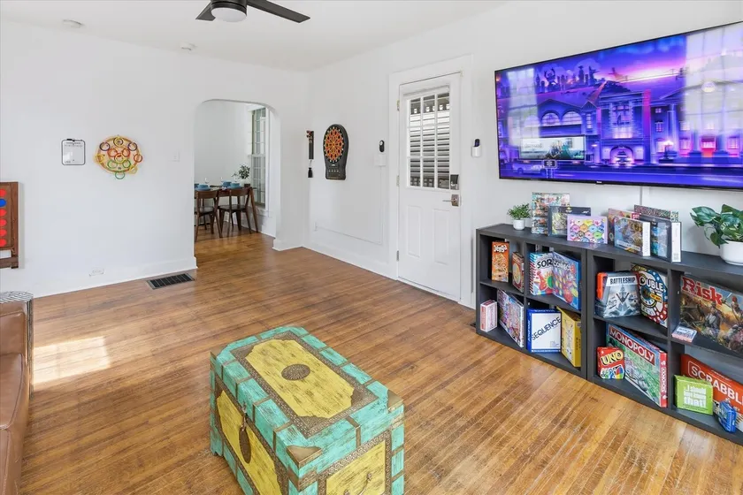 Comfy 1 Bed 1 Bath Near Downtown Indy - Sleeps 4 - Image 1