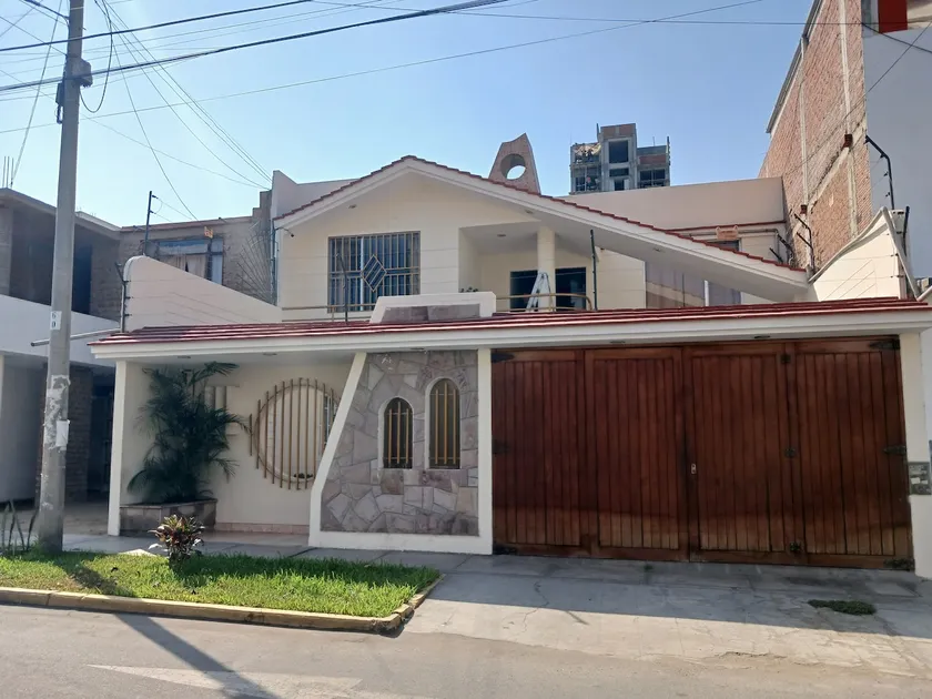 Spacious Family Suite / Urb. Quintanas / Trujillo - Image 1