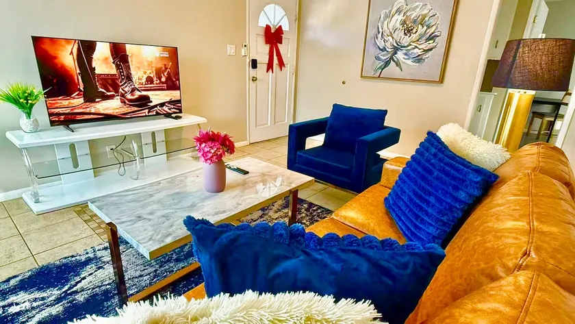 15%Off Near ONT｜Claremont ｜Vic Gardens 2B1B-8205 - Image 1