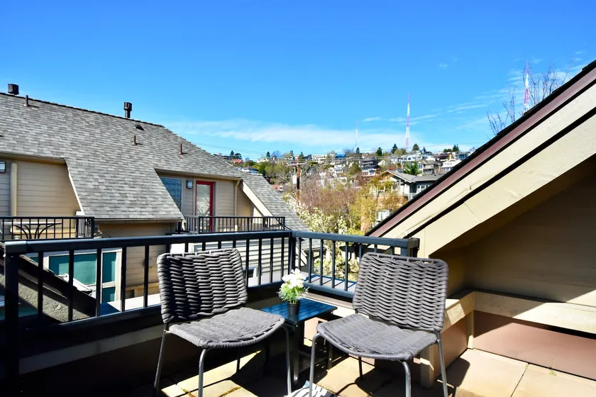 Walk to Space Needle & Climate Pledge 3bd, 3.5bath - Image 1