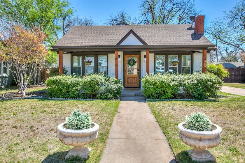 West Texas Retreat 3 BR/2 BA With 1 BD/1 BA Casita - Image 1