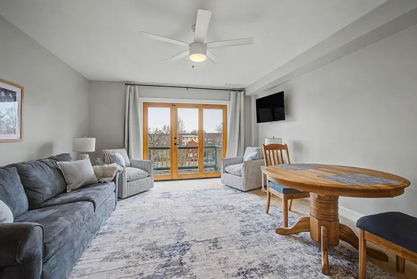 Premier St Elmo Unit w Large Balcony over Park - Image 1