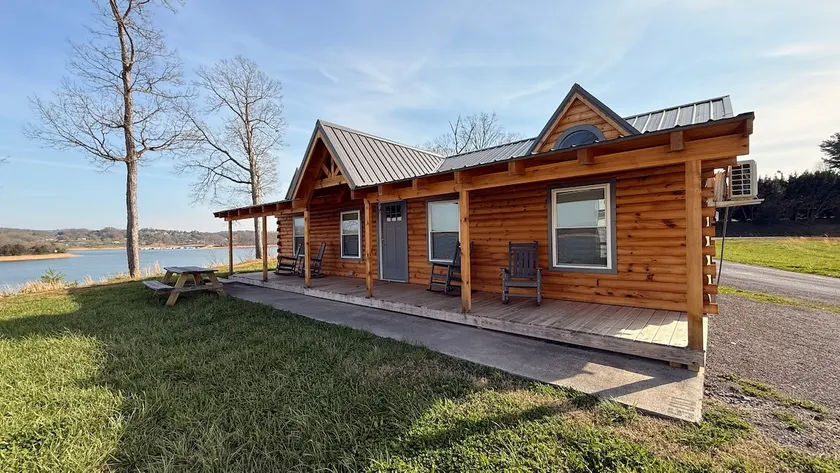 Cherokee Lake Front Cabin for 4 Guests - Image 1