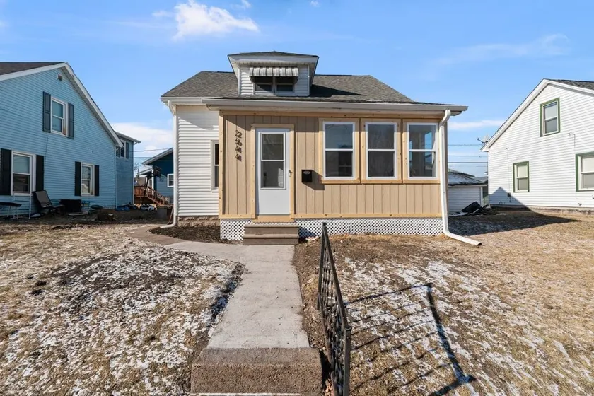 Parkside Porch Haven - Image 1