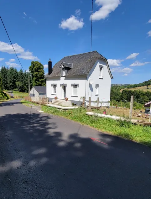the house is located in the central massif - Image 1