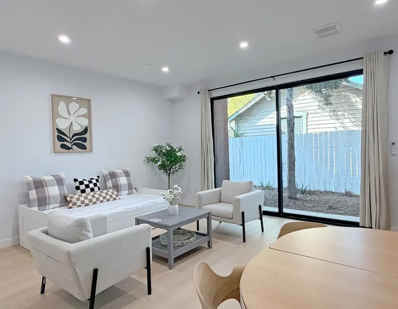 104#2 · Modern 1BR Apt | Free Parking + High-Speed - Image 1