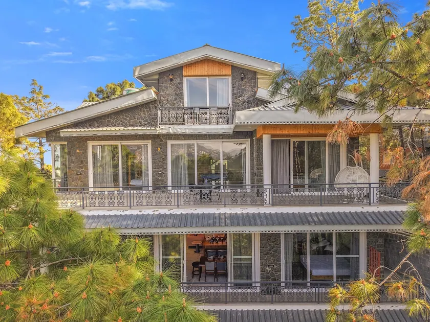 4-bedroom luxury villa near Kasauli - Image 1
