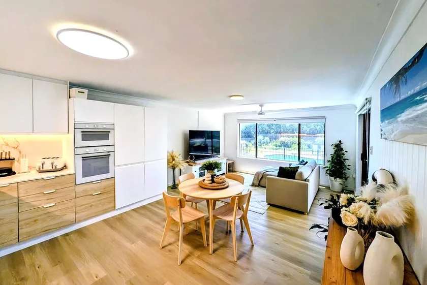 Bribie Beachfront Luxury Apartment w/ Pool and BBQ - Image 1