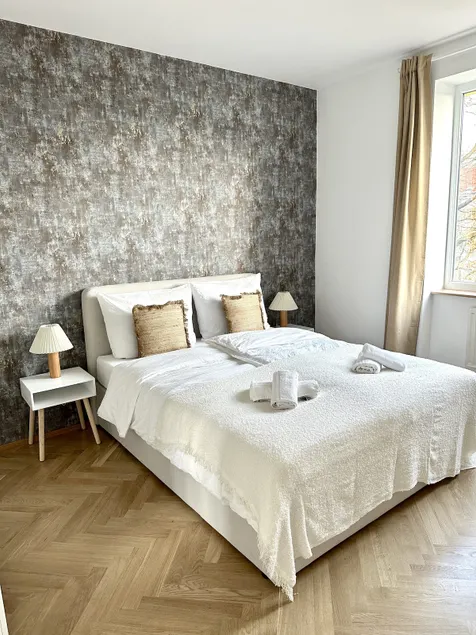 Sunny Airbnb near U3 - Image 1