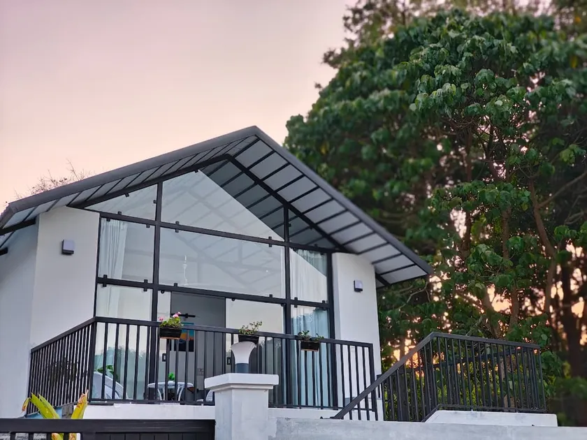 Modern 1BHK Cottage in Yercaud with Pool Access - Image 1