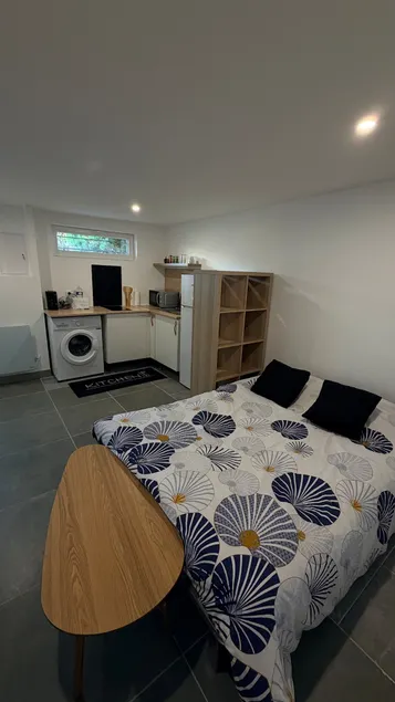 New & Independent Cozy Studio Apartment with Open Kitchen - Image 1