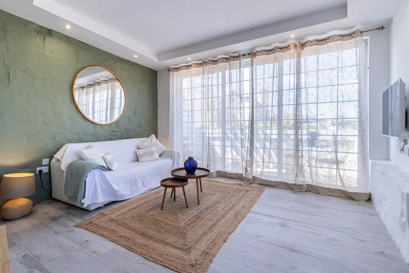 Charming Historic Home with Rooftop Harbour views - Image 1