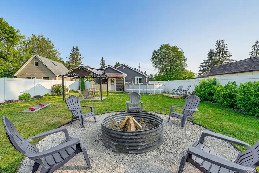 Near Pine Knob, Lakes & Trails! Ortonville Getaway - Image 1