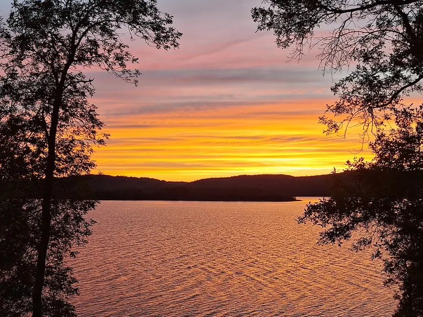 Beautiful Waterfront Apartment Quispamsis, NB - Image 1