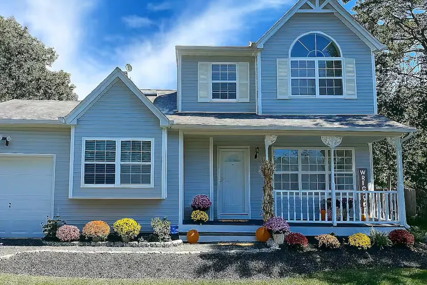 Port Jeff Home near SBU Stony Brook University - Image 1