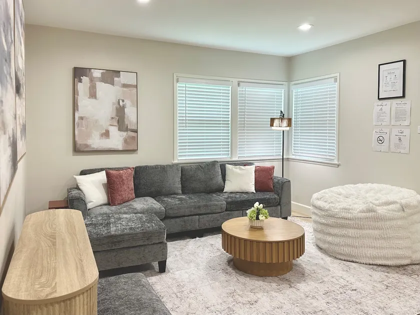 3BR Riverside Retreat |Near CUS, UCR & DT, Medical - Image 1