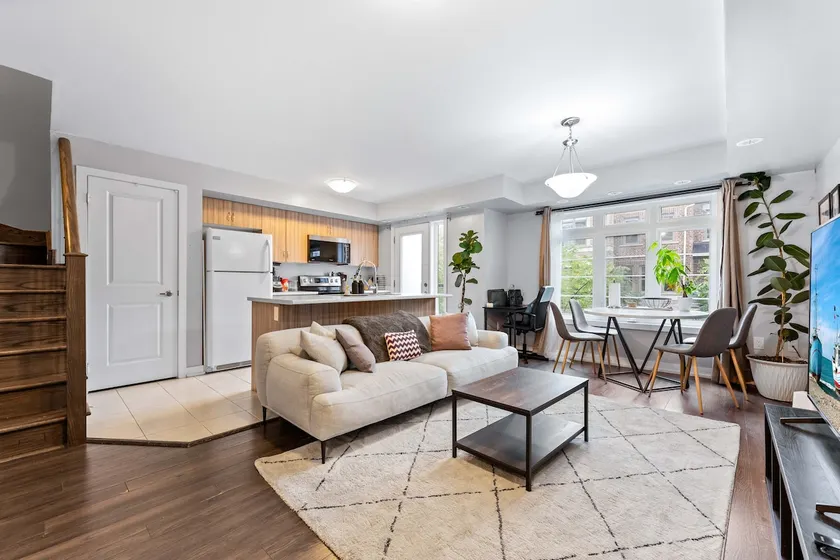 Executive Townhome Near Downsview Park - Image 1