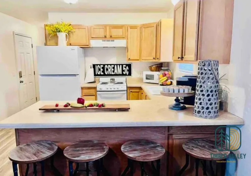 Pet-Friendly 2BR | 1 Mi to Downtown + WiFi - Image 1