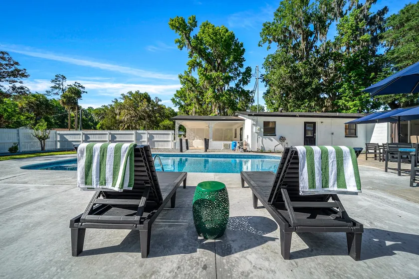 Modernized 3BR Pool Home near downtown, i75, & WEC - Image 1