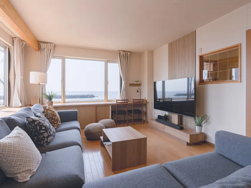Beachfront Villa | Walk to Toya Stn | 8pax - Image 1