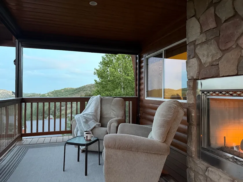 Large Family Cabin w/ Views & Starlink - Image 1