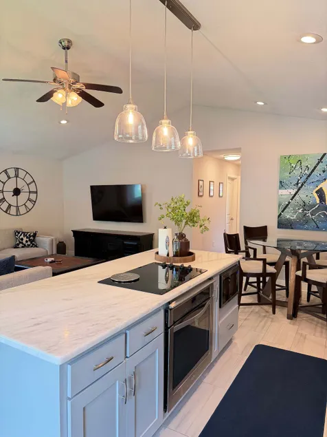 Modern Home in Roeland Park | Prime Location - Image 1