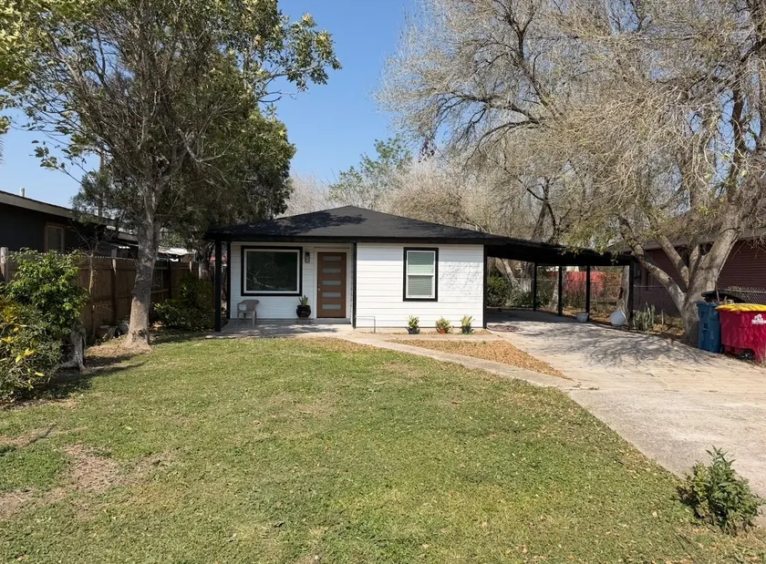 3BR Modern Home, Brownsville, Prime Location - Image 1