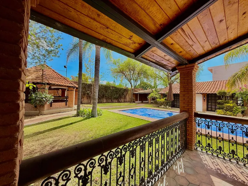 MC10 House with pool for large groups. Max 19 - Image 1