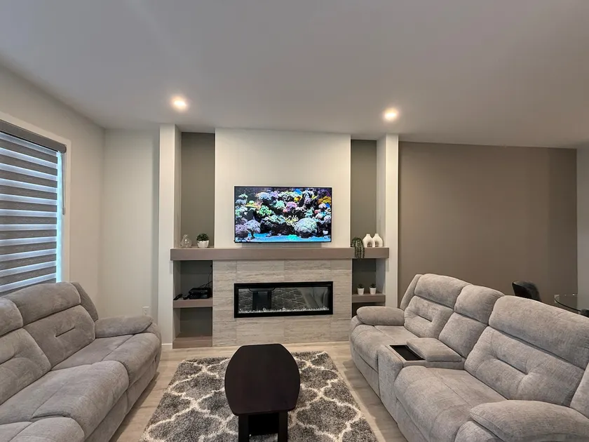 De Executive Luxury Home - Image 1