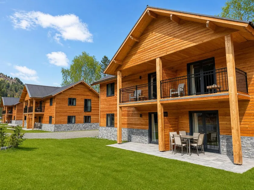 Premium apartment at a lake with mountain views - Image 1