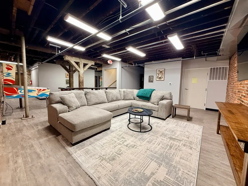 The Junction: Historic 6-Bedroom Apartment - Image 1
