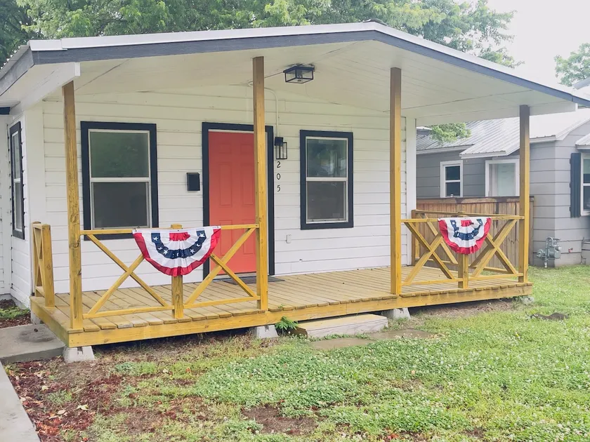 Duffee House - Image 1