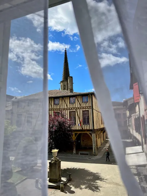 Large T3 apartment overlooking Les Couverts - Image 1