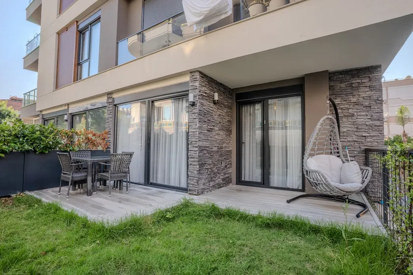 Apartment with a garden 400 meters from the sea - Image 1