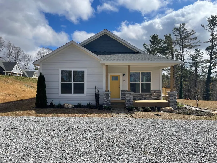 Overlook Oasis in Spruce Pine - Image 1