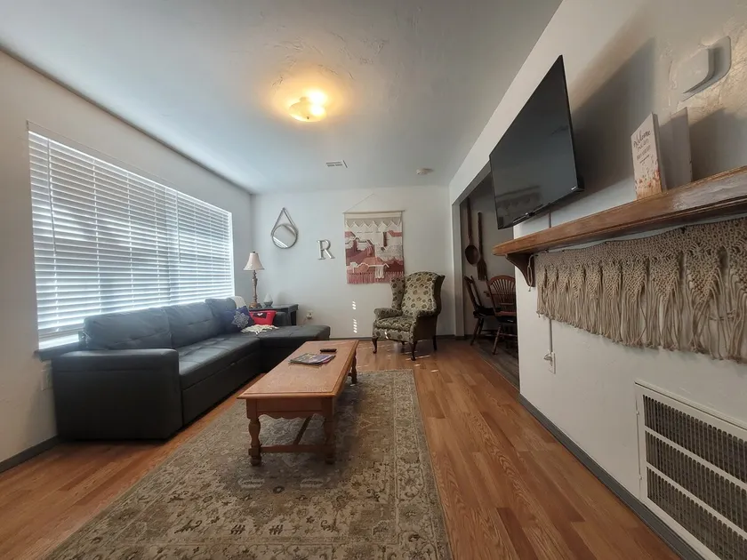 Rockwell House - no pet fees, fenced yard. - Image 1