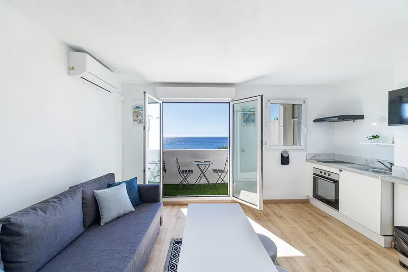 Balcony overlooking the Mediterranean – 2 rooms – A/C – garage - Image 1